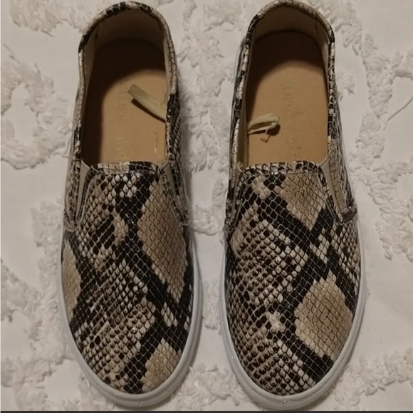 Altar’d State brand snake print casual slip on sneaker - Picture 2 of 5